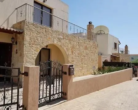Luxury 4 Bed Paphos *